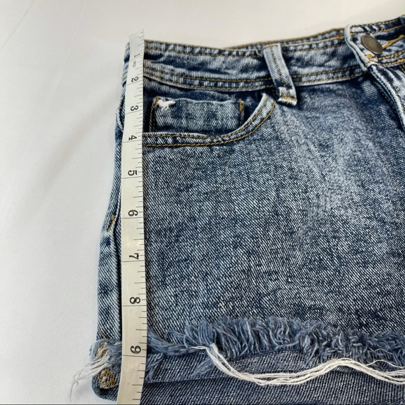 Modern Amusement Acid Wash Bow Jean Shorts Jr Sz 1 - Picture 12 of 14